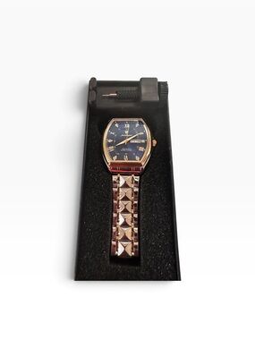wGold-Tone Smartwatch with Blue Dial and Pyramid-Link Bracelet